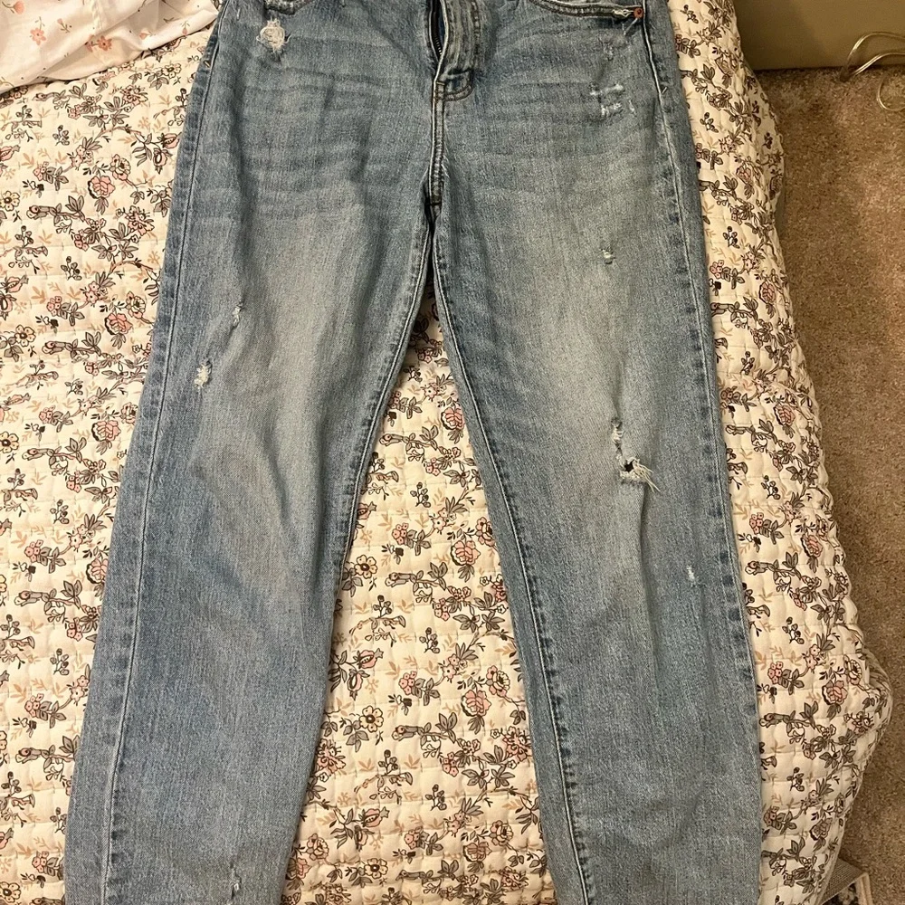 Relaxed Light Blue Distressed Boyfriend Jeans for Women